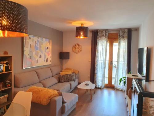 TV a/nebo společenská místnost v ubytování EL ÚNICO apartment with jacuzzi and art