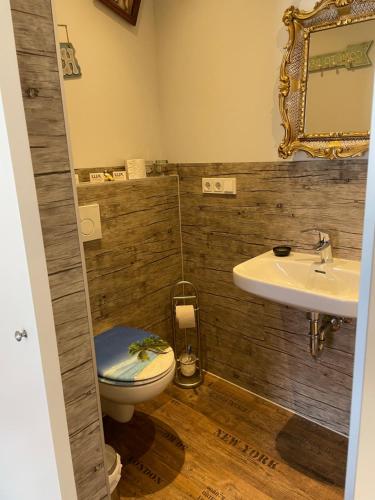 a bathroom with a toilet and a sink at Hotel Schwarzer Adler in Heilbad Heiligenstadt