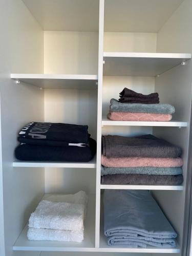 a walk in closet with towels and towels at Studio 1quarto Vista Mar Barra Business & Travel in Salvador