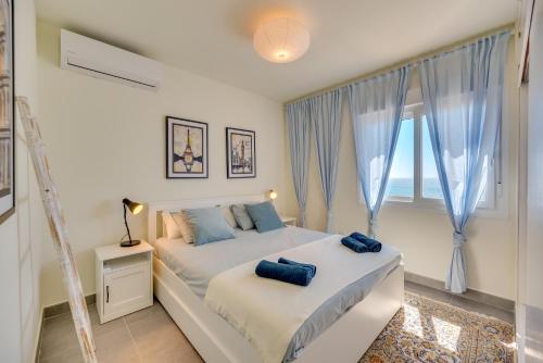 VB Bellavista 2BDR Stunning Seaviews