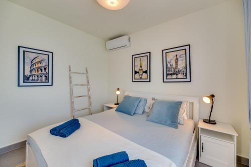 VB Bellavista 2BDR Stunning Seaviews