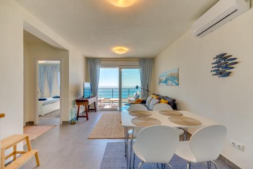 VB Bellavista 2BDR Stunning Seaviews