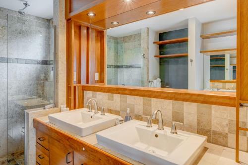 Bilik mandi di Lakeview Hideaway