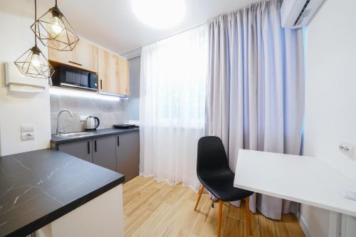 a kitchen with a table and a chair in a room at Апартаменти MYFREEDOM поруч із метро Чернігівська in Kyiv