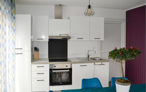 Beautiful Home In Pouillon With 2 Bedrooms And Wifi