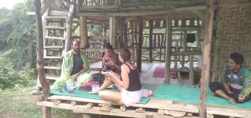 Επισκέπτες που μένουν στο ORANGUTANTREKSUMATRA & LOVELY JUNGLE LODGE only book IF you are treking with us