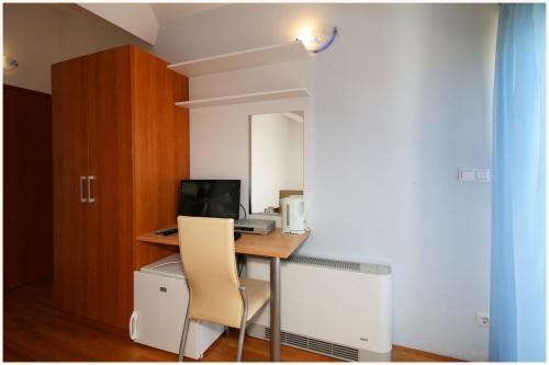 Μια τηλεόραση ή/και κέντρο ψυχαγωγίας στο Guest House Lav