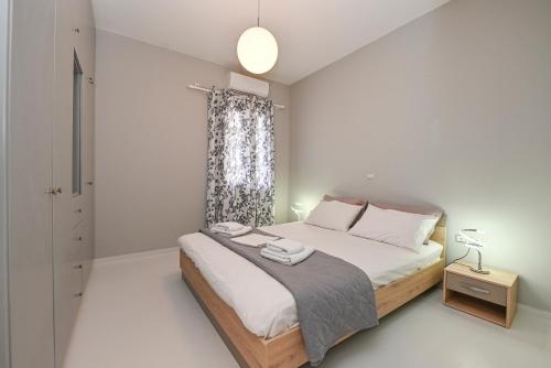 a bedroom with a bed and a window at Santamare Studio in Agios Sostis