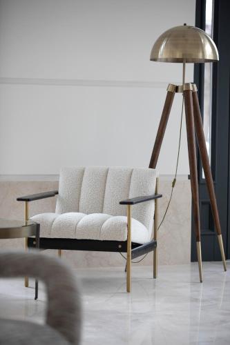 a living room with a couch and a lamp at Cosmopolita Boutique Hotel in Timişoara