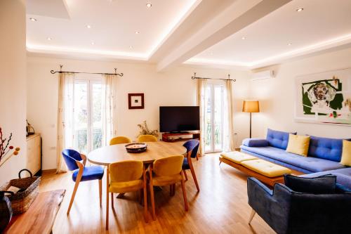 Deviazi 4 - Charming Apartment for 2 in the Heart of the City-5 Minutes from the beach