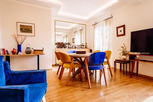 Deviazi 4 - Charming Apartment for 2 in the Heart of the City-5 Minutes from the beach