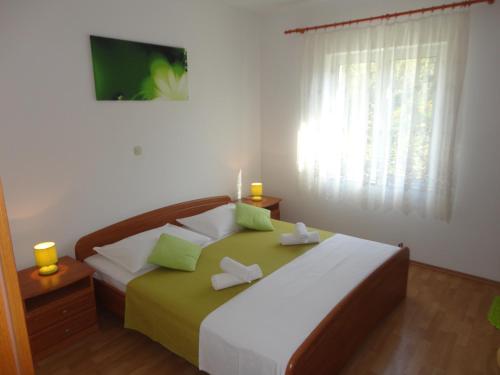 Postel nebo postele na pokoji v ubytování Apartments Kovačić