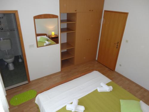 Postel nebo postele na pokoji v ubytování Apartments Kovačić