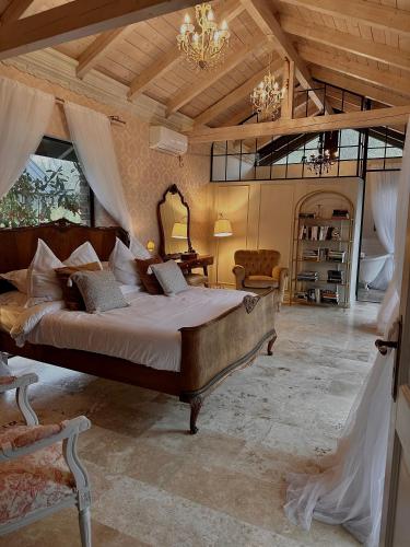 a bedroom with a large bed in a room at CHERRY VINTAGE HOME in Târgovişte