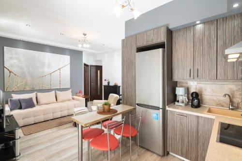 F & B Collection - Flat for 4
