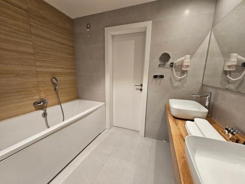 Koupelna v ubytování Hotel ETNA