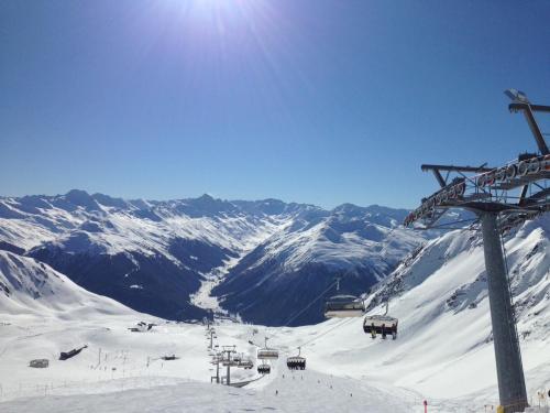 a ski lift on top of a snow covered mountain at Ginseng in Davos