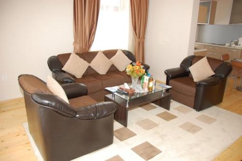 Uma área de estar em Qusar Olimpik Hotel and Cottages