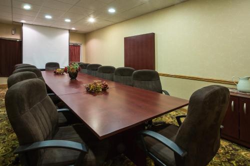 Бизнес-центр и/или конференц-зал в Country Inn & Suites by Radisson Ocala Southwest