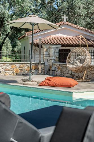 Bazén v ubytování fns lounge suites nebo v jeho okolí
