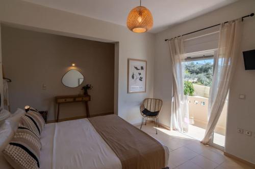 een slaapkamer met een groot bed en een raam bij Summer Blue Apartments Chania in Chania