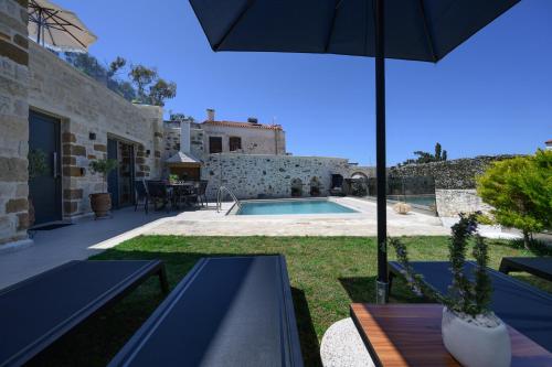 Bazén v ubytování Stone Project Villa nebo v jeho okolí