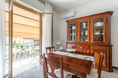 a dining room with a table and chairs and a balcony at Casa Cairoli in Mira