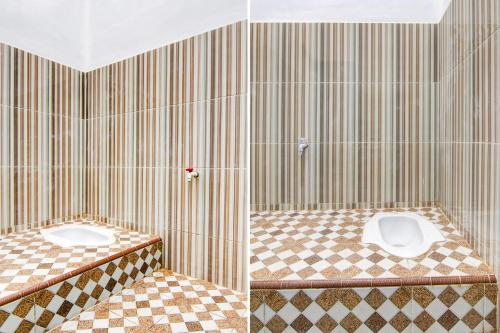 2 fotos de un baño con aseo en una habitación en SPOT ON 92493 Pondok Mulia Syariah en Pekanbaru