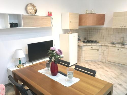 2 bedrooms appartement with lake view furnished terrace and wifi at Carpino