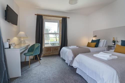 Cama ou camas em um quarto em Woodlands Hall Hotel