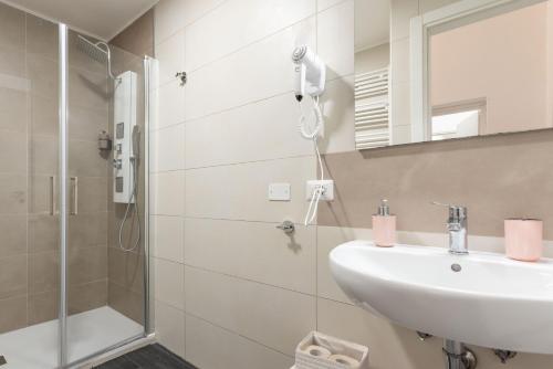 a bathroom with a sink and a shower at Velvet Rooms in Rome