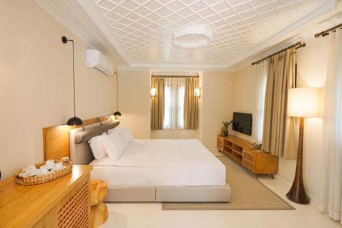 Una cama o camas en una habitación de Nuup Hotel
