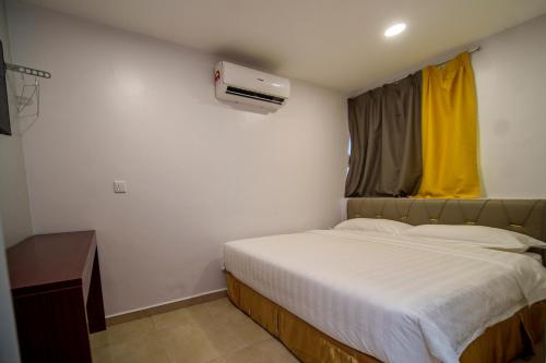 Postel nebo postele na pokoji v ubytování Hotel Uptown Semenyih