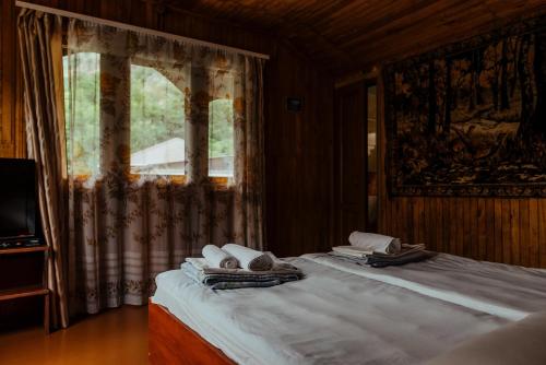 Postel nebo postele na pokoji v ubytování IRIS B&B in DEBED CANYON
