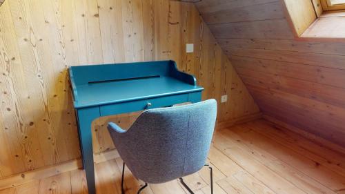 a blue desk and a chair in a room at Les Appartements Manala - Turckheim in Turckheim