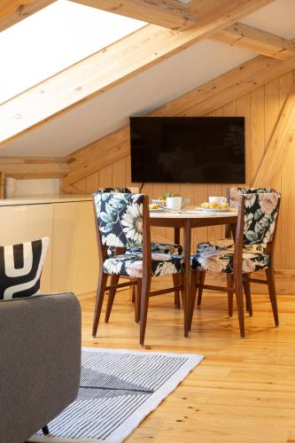 a dining room with a table and two chairs at Entre Ruas Apartments in Coimbra