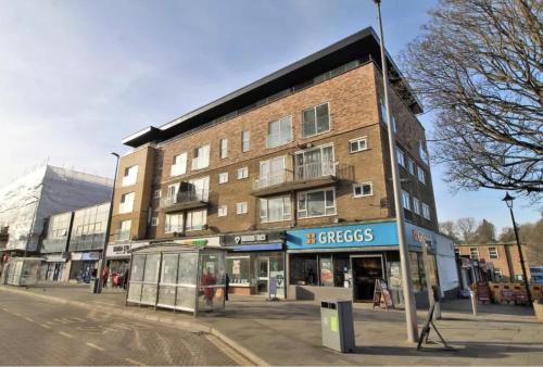 a large brick building on a city street at 2 Bedroom City Centre Apartment in Hemel Hempstead in Hemel Hempstead