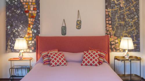 a bedroom with a bed with two lamps on two tables at Casa Laderchi in Prada