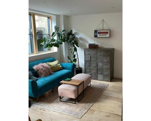 Ideal Bristol getaway - 3 bed harbourside home photo 9
