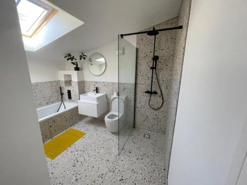 Ideal Bristol getaway - 3 bed harbourside home photo 7
