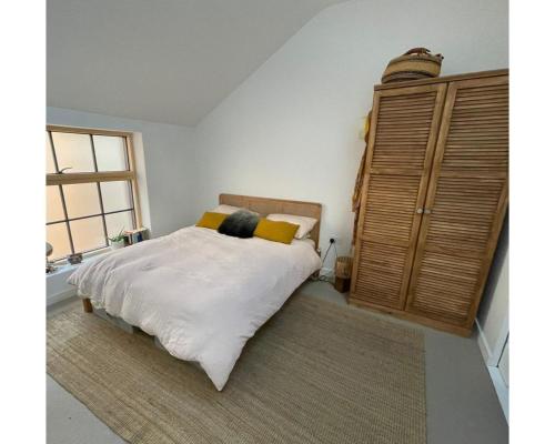 Ideal Bristol getaway - 3 bed harbourside home photo 10