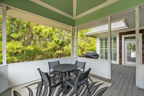 Zahrada ubytování Grand Home on 10 Acres in Surf City w/Private Pond!