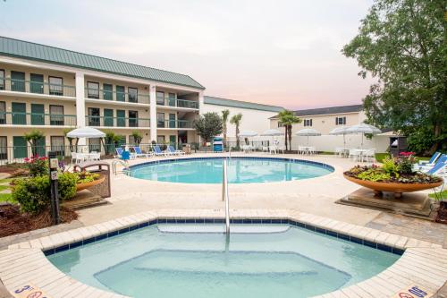 a swimming pool in front of a hotel at Econo Lodge Inn & Suites Foley-North Gulf Shores in Foley