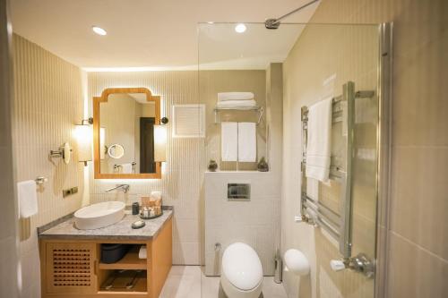 Un baño de Nuup Hotel