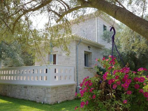 Villa *ELIA*/5' from town & sea/ Mountain view