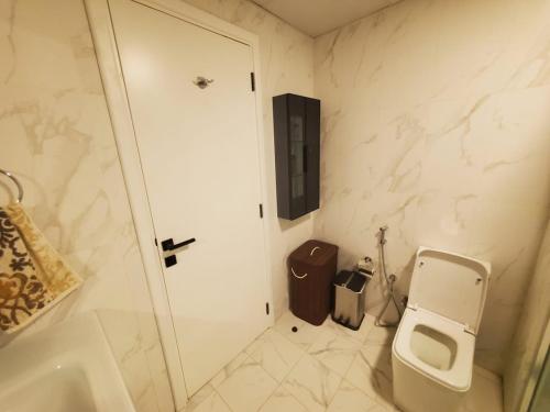 Koupelna v ubytování 1 BHK furnished apartment
