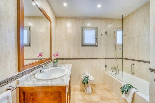 Phòng tắm tại Ideal Property Mallorca - Villa Pintor