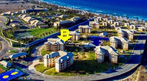 an aerial view of a resort with a yellow sign at VG Sun Cumbuco Resort a Beira Mar Nascente Sombra e Ventilação C1-207 in Cumbuco