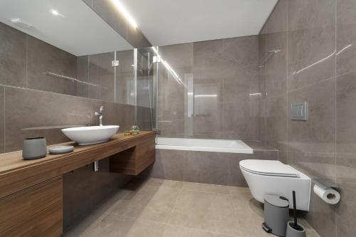 Et badeværelse på Caminho Real S - By SCH