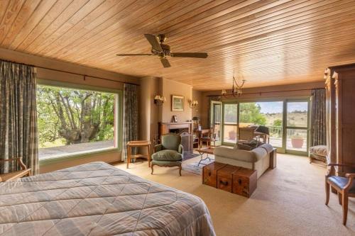 a bedroom with a bed and a couch and a table at La Manuela, Casa de Campo en las Sierras in Canepa